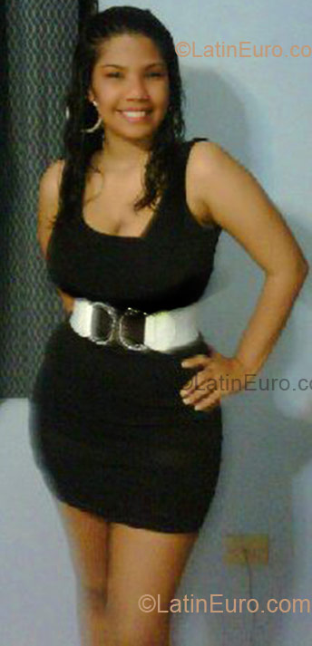 Date this charming Dominican Republic girl Yanna from Santo Domingo DO4367