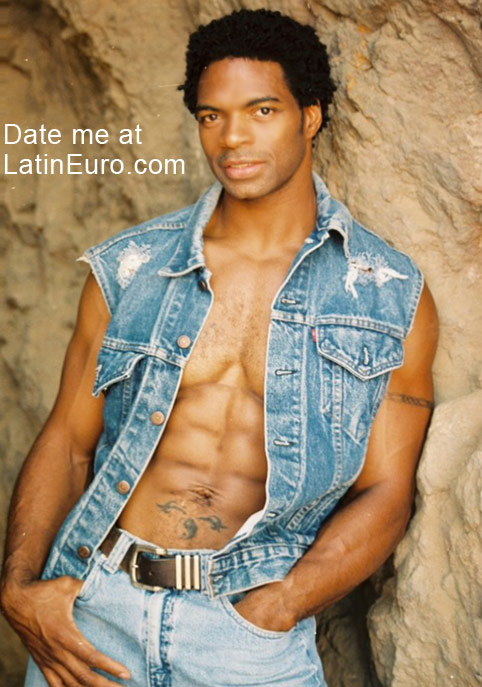 Date this voluptuous United States man Brad from chicago US6186