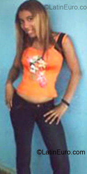 Date this sensual Brazil girl Janaina from Salvador BR3139