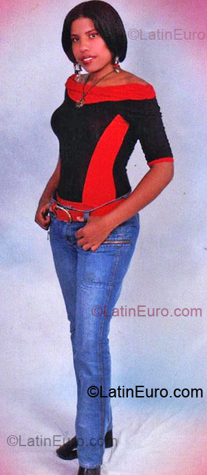 Date this hard body Dominican Republic girl Kirsiss from San Francisco De Macoris DO4496