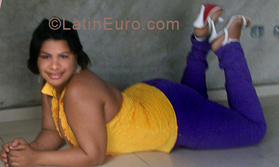 Date this passionate Dominican Republic girl Yoelis from Navarrete DO5946