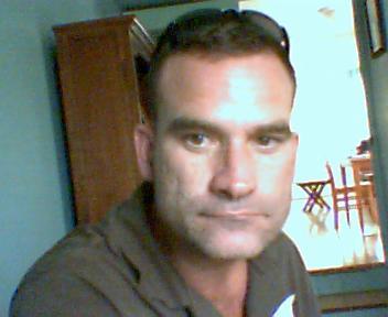 Date this gorgeous United States man Robert from Kapaa BR3256