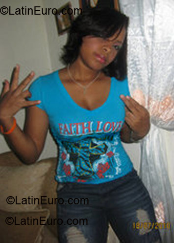 Date this fun Dominican Republic girl Joanci from Santo Domingo DO4707