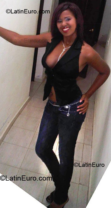 Date this voluptuous Dominican Republic girl Leidy from La Vega DO8517