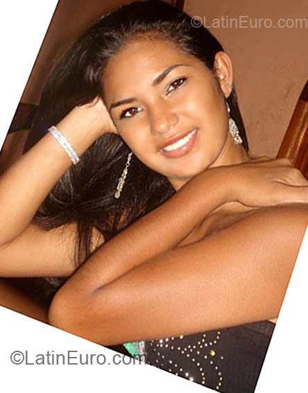 Date this good-looking Colombia girl Fernanda from Bogota CO4624