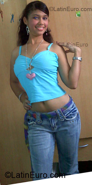 Date this attractive Dominican Republic girl Yanelis from Nagua DO4994