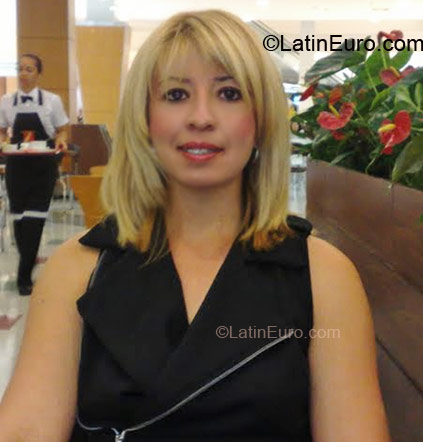 Date this happy Brazil girl Maria Cristna from Aguas Claras BR6027