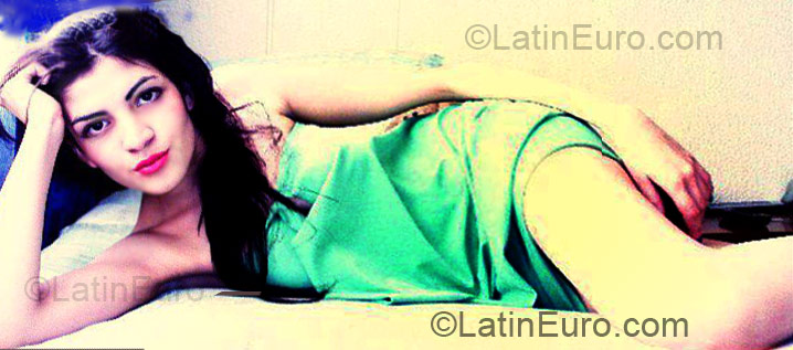 Date this young Colombia girl Lorena from Bogota CO6345