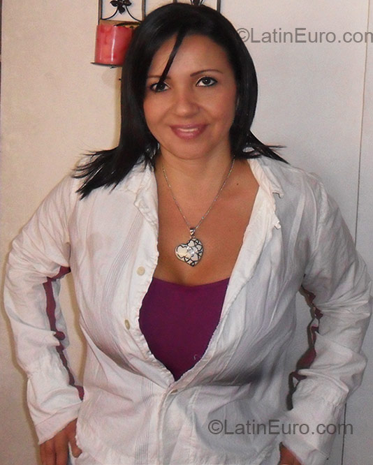 Date this hard body Colombia girl Maria from Palmira CO4680