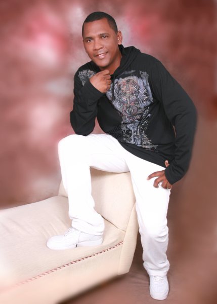 Date this nice looking Dominican Republic man Antonio from Santo Domingo DO4839