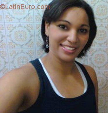 Date this happy Brazil girl Andrea from Sao Paulo BR3425