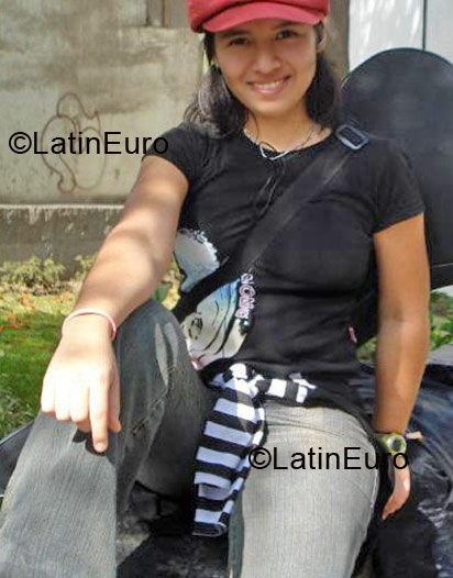 Date this hot Peru girl Evelyn from Lima PE309