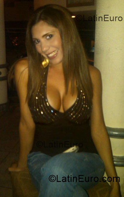 Date this voluptuous Venezuela girl Jenny from Caracas VE27