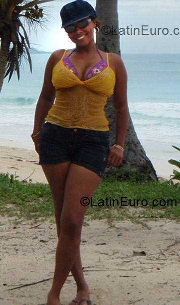 Date this fun Dominican Republic girl Veronica from Bonao DO5771