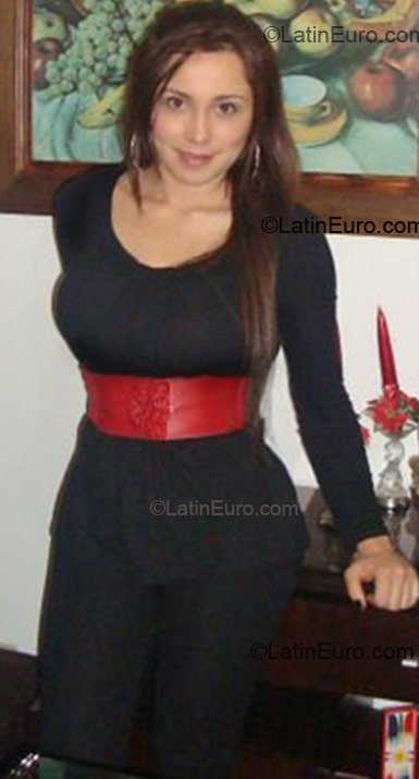 Date this voluptuous Colombia girl Simona from Manizales CO4890