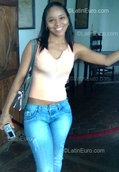 Date this hot Colombia girl CARMELINA from Cali CO6395