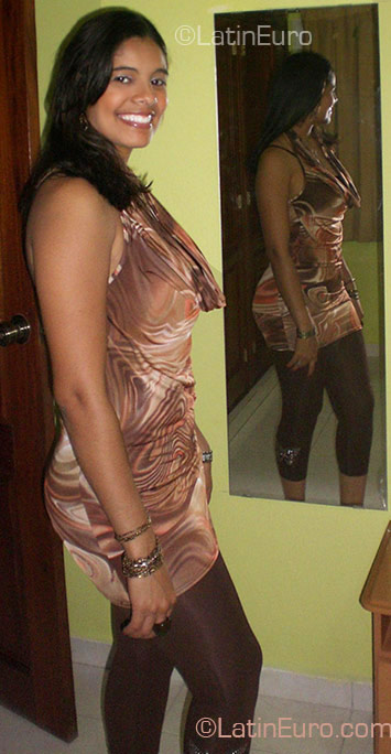 Date this voluptuous Dominican Republic girl Ana from Santo Domingo DO5026