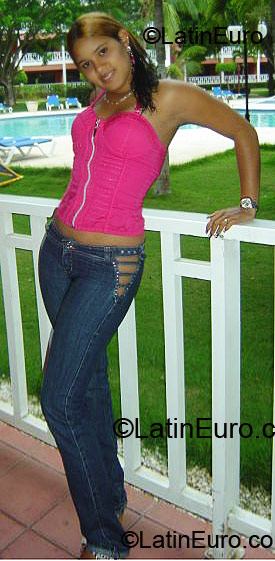 Date this stunning Dominican Republic girl Mayori from Santo Domingo DO5032