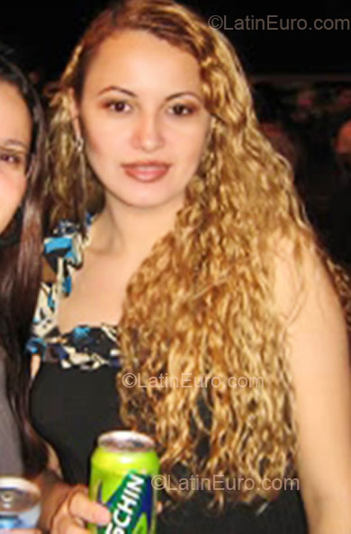 Date this attractive Brazil girl Hanna Karina from Natal BR3570