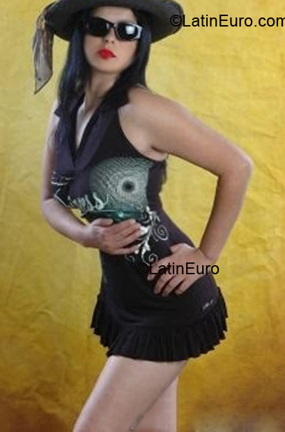 Date this fun Brazil girl Flavia Helena from Sao Carlos BR6301