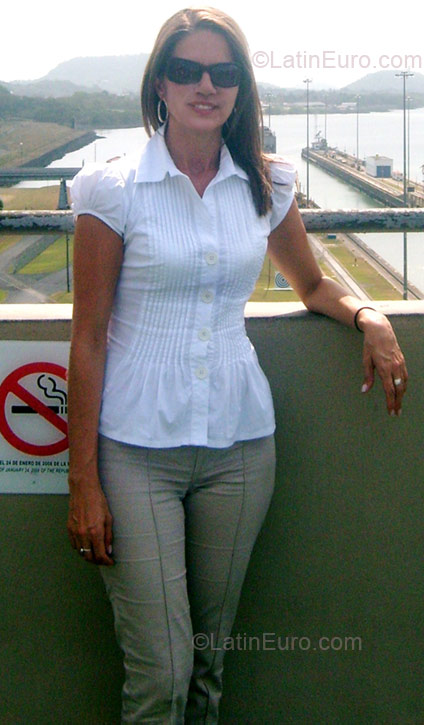 Date this sultry Colombia girl Ana Maria from Armenia CO5071