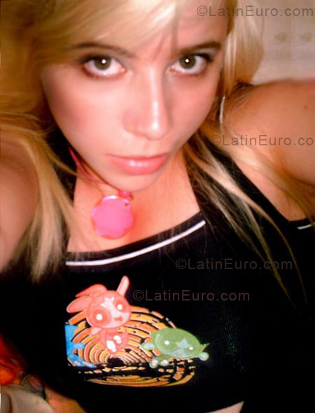 Date this voluptuous Brazil girl Emmanuelle from Juiz De Fora BR4476