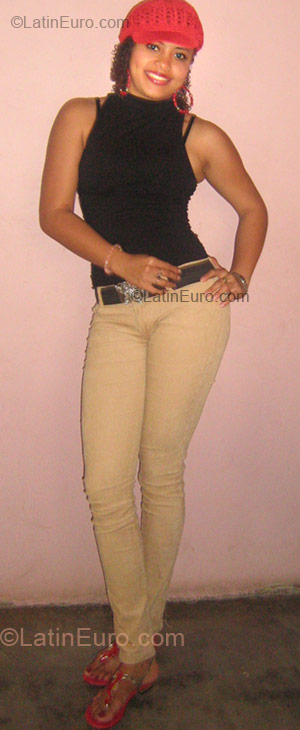 Date this pretty Honduras girl Delmis from San Pedro Sula HN229