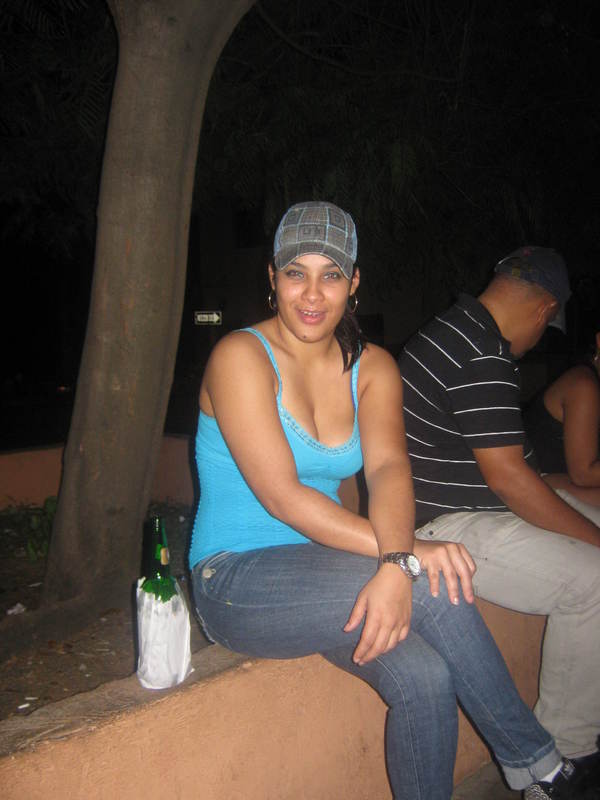 Date this gorgeous Dominican Republic girl Leslie from Santiago DO5223