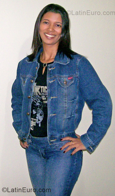 Date this fun Brazil girl Cleo from Taubate BR3772