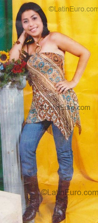 Date this voluptuous Honduras girl Ana Julia from La Ceiba HN238