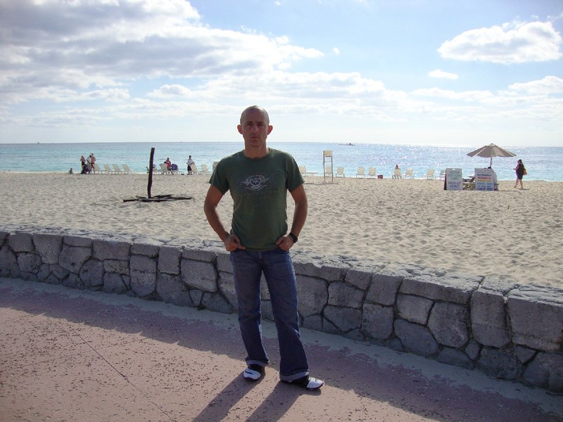Date this athletic United States man Kiro from Miami US7834
