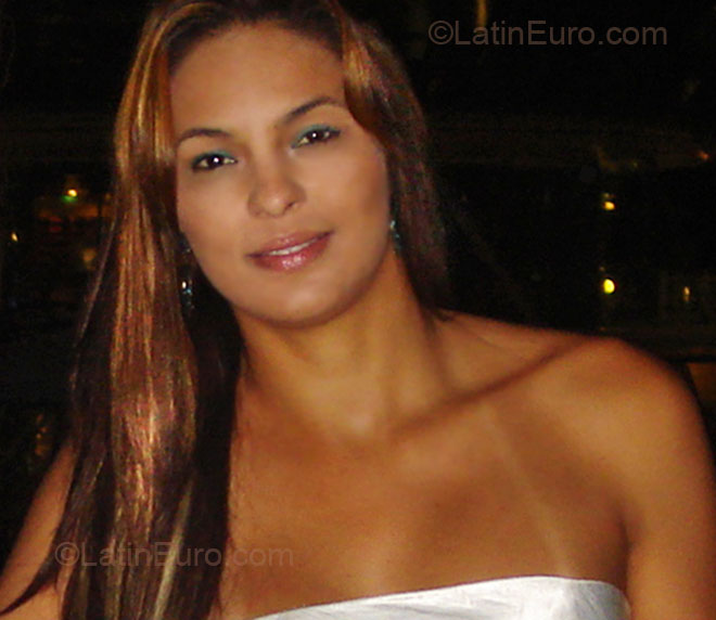 Date this cute Brazil girl Vanessa from Jau BR3819