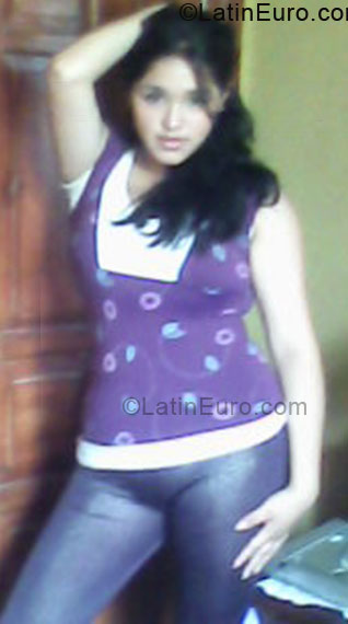 Date this hot Ecuador girl Karen from Quito EC40