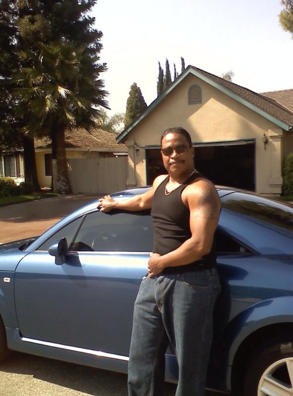 Date this young United States man Garry from Visalia US7894