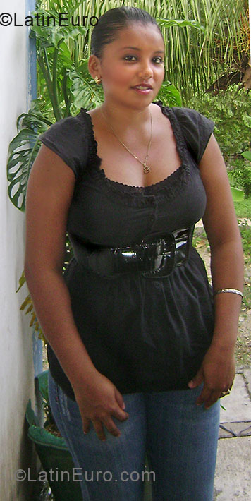 Date this hard body Honduras girl Karina Lizeth from Potrerillos HN245