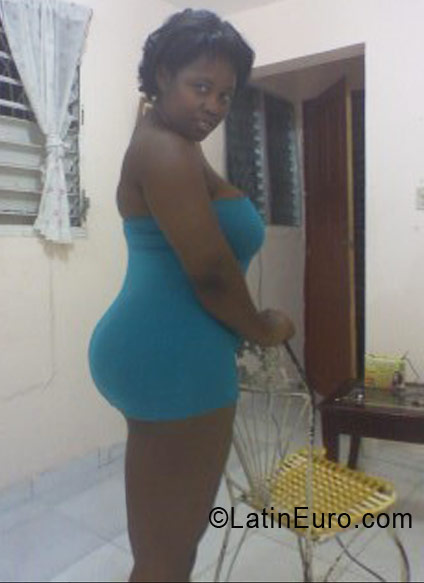 Date this nice looking Dominican Republic girl Bernaldina from Santo Domingo DO5465