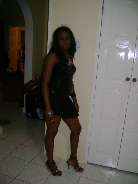 Date this sensual Jamaica girl Mona from Jamaica GB430