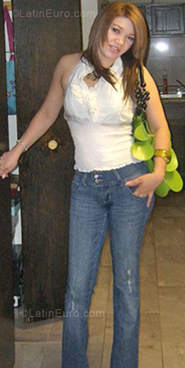 Date this hot Honduras girl Evelin from San Pedro Sula DO5506