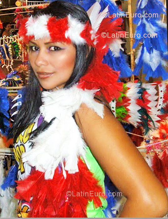 Date this charming Brazil girl Izis from Manaus BR3966