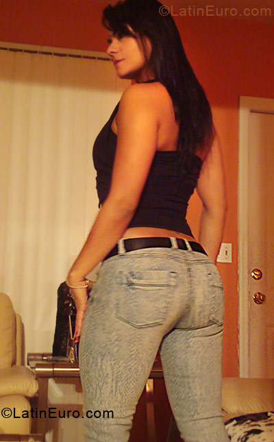 Date this happy Brazil girl Mel from Goval BR3982