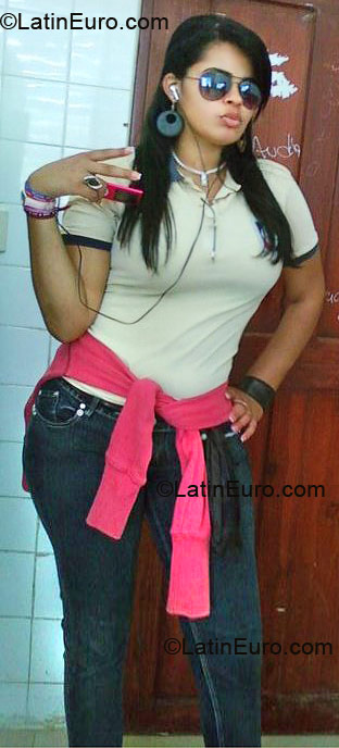 Date this passionate Dominican Republic girl Yadaris from San Francisco De Macoris DO5726