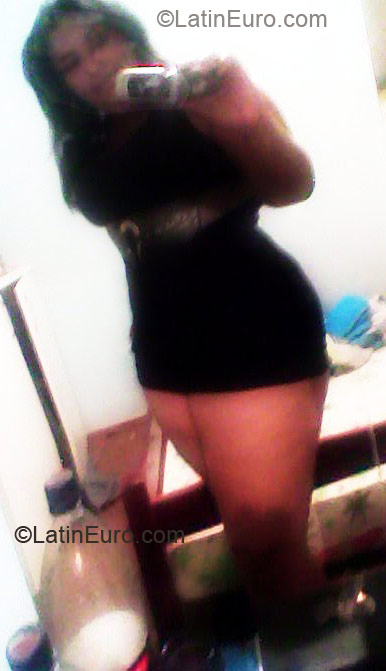 Date this hard body Brazil girl Shara from Goiania BR4214