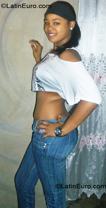 Date this pretty Dominican Republic girl Tathiana from Santo Domingo DO6920