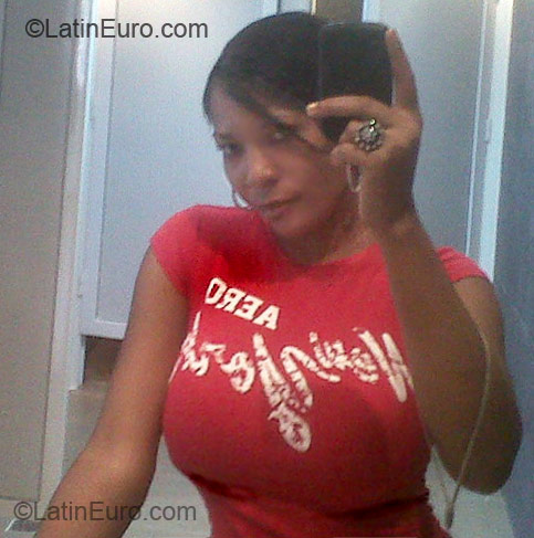 Date this stunning Dominican Republic girl Yans from Santo Domingo DO7083