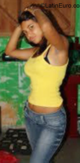 Date this sensual Brazil girl Debora from Natal BR4271