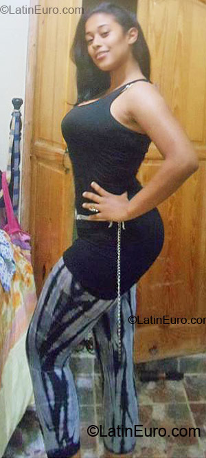 Date this foxy Dominican Republic girl Ciara from Santiago DO5897