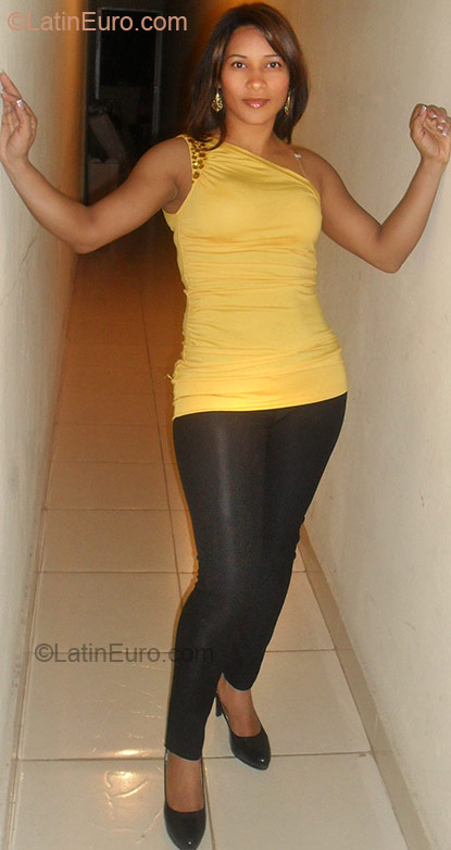 Date this good-looking Dominican Republic girl Ivelisse from Santo Domingo DO5930