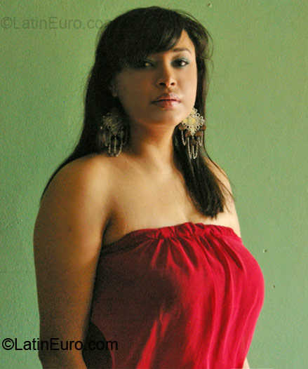 Date this charming Honduras girl Julissa sequeira from La Ceiba HN269