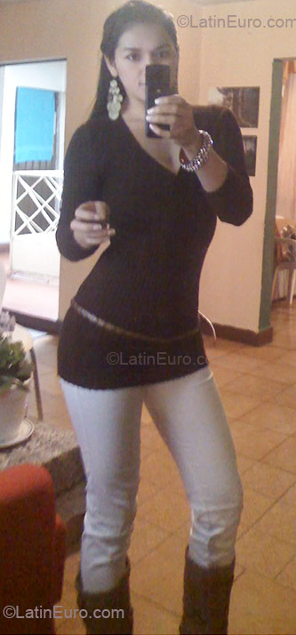 Date this voluptuous Colombia girl Gloria from Bogota CO5970