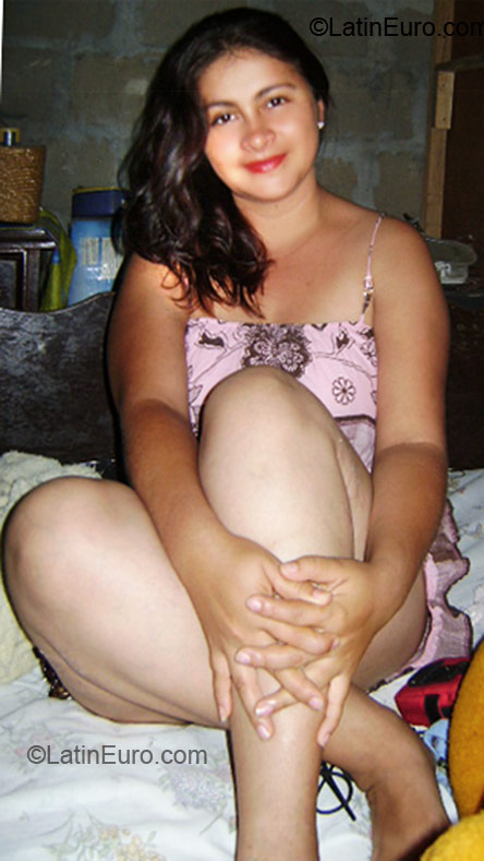 Date this happy Peru girl Jahaira from Tarapoto PE410